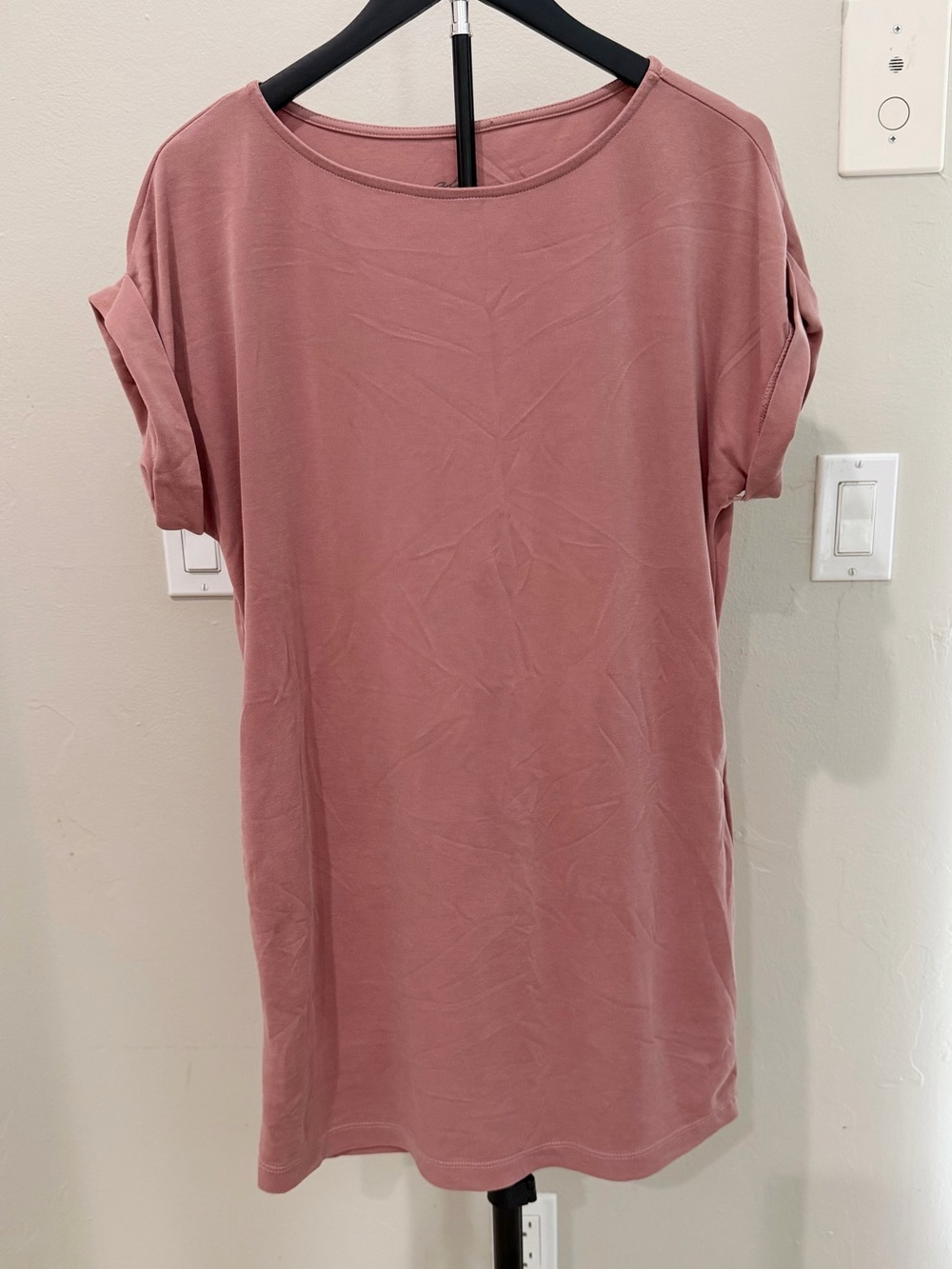 Alya Dusty Rose Cutout Back AthleisureTunic Top – Boho Lagenlook